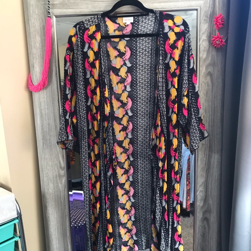 Large LuLaRoe Shirley